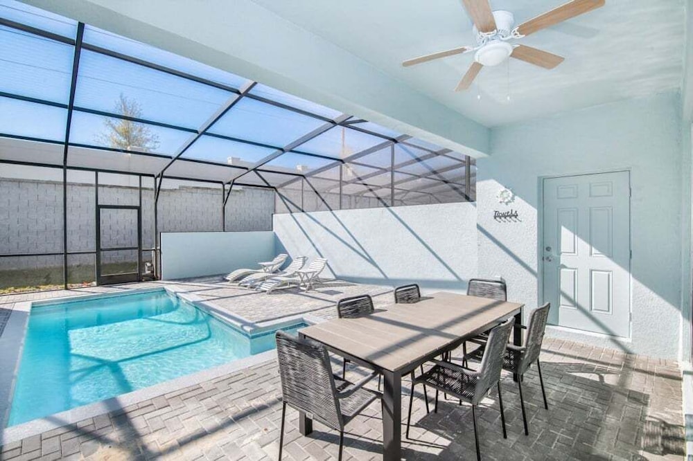 Elegant 5-bedroom Villa w Private Pool Near Disney