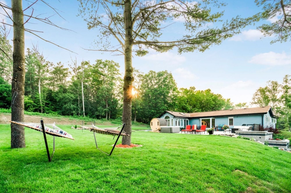Georgina. New 4 Bedroom House Near Lake Simcoe