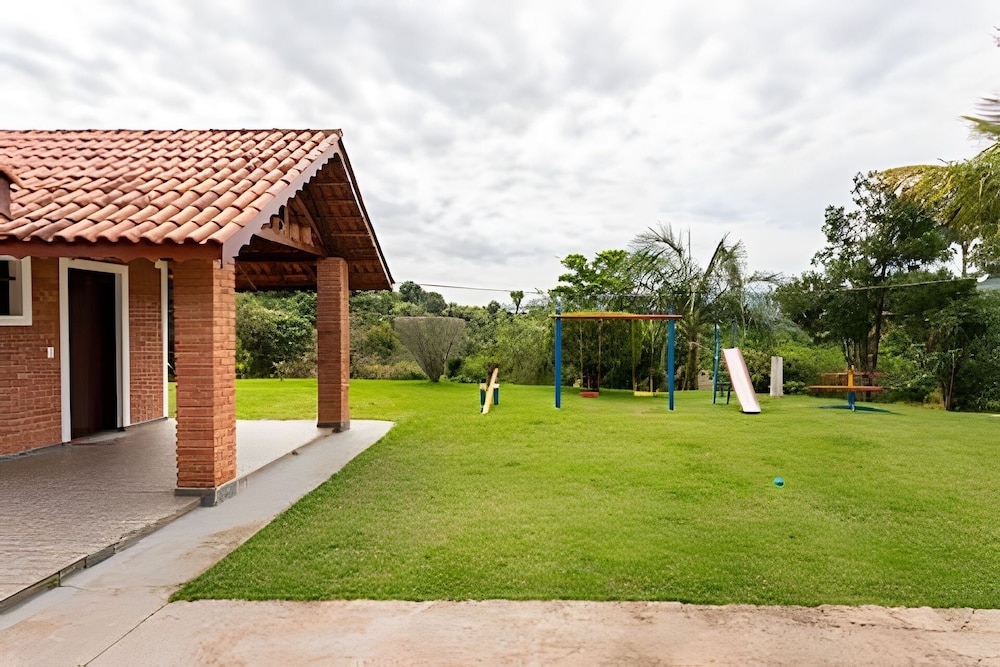 Chácara com 4 Chalés grande piscina