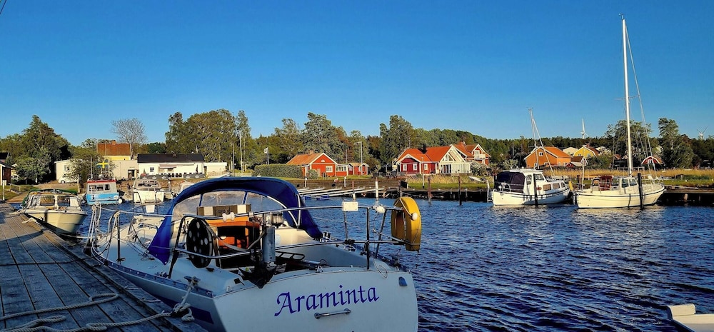 3BR Home Near Lake Vänern Covered Deck & BBQ