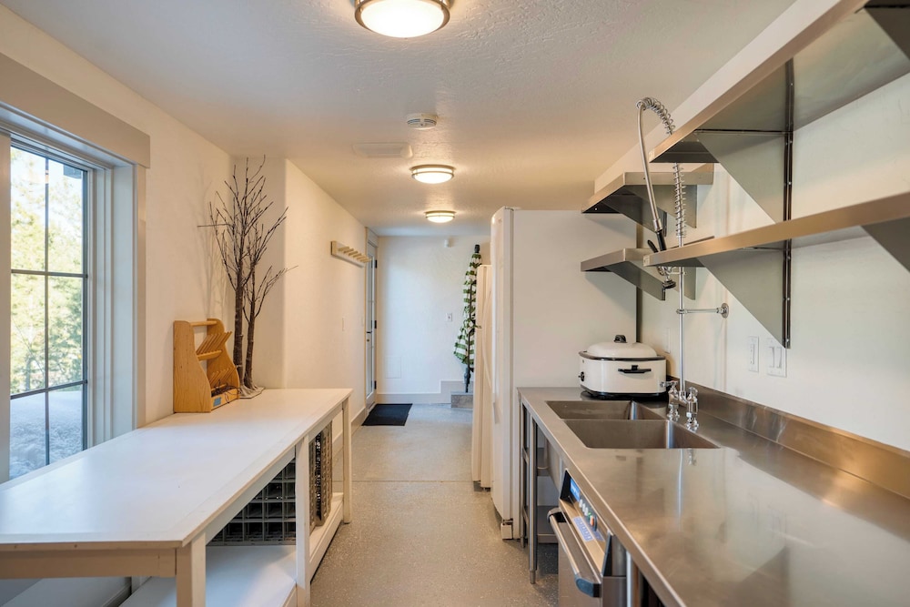Luxury Mountain Estate w/ Indoor Pool, Gym & Hot Tub Near Keystone | Sleeps 19