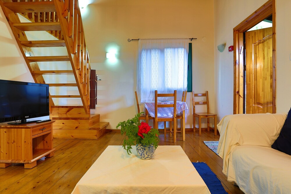 Kibbutz Kfar Masaryk Country Lodging