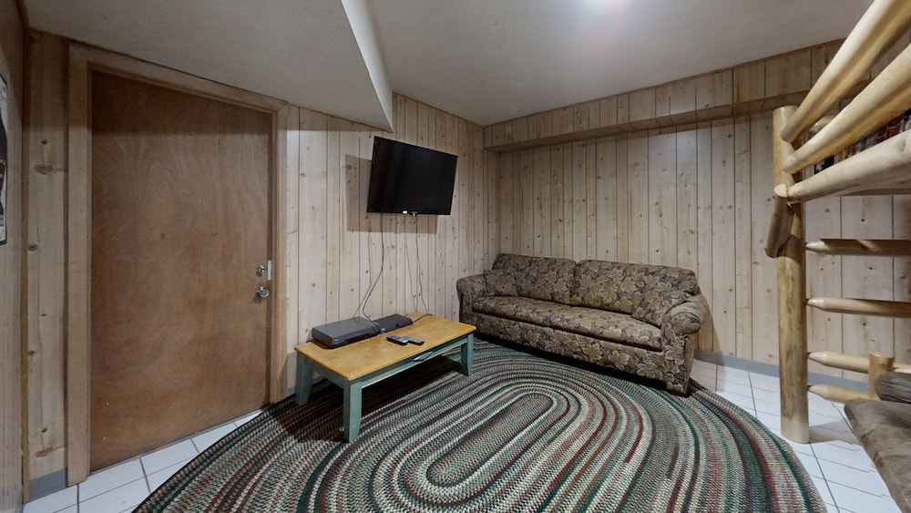 Sweet Scarlet Rose 4 Bedroom Cabin