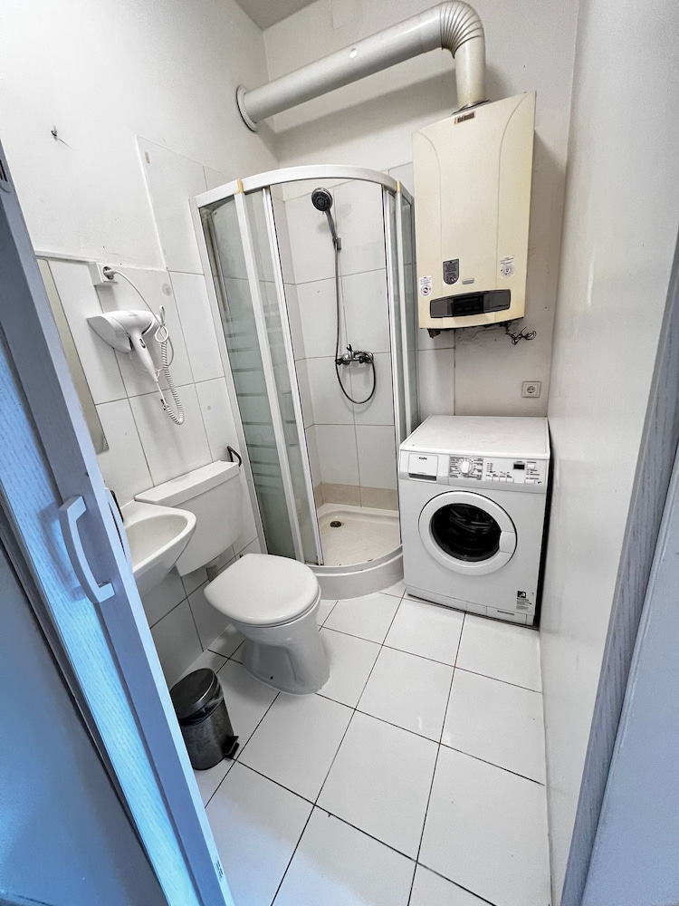 Cozy 2BR Apartment Near Schöpfwerk