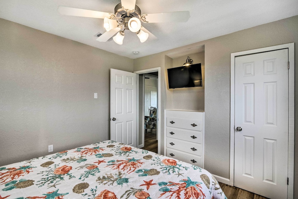 Freeport Home w/ Deck & Grill, Near Boat Ramp