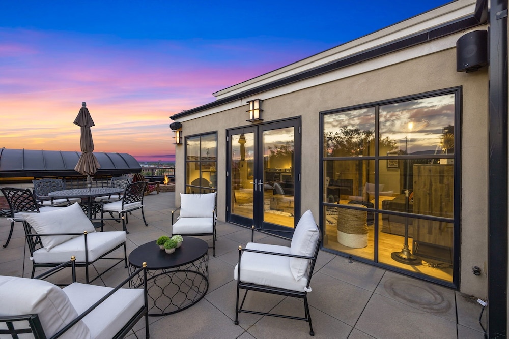 Penthouse With Mountain Views in Heart of Old Town
