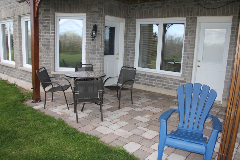 Golden Pathways Retreat and B&B