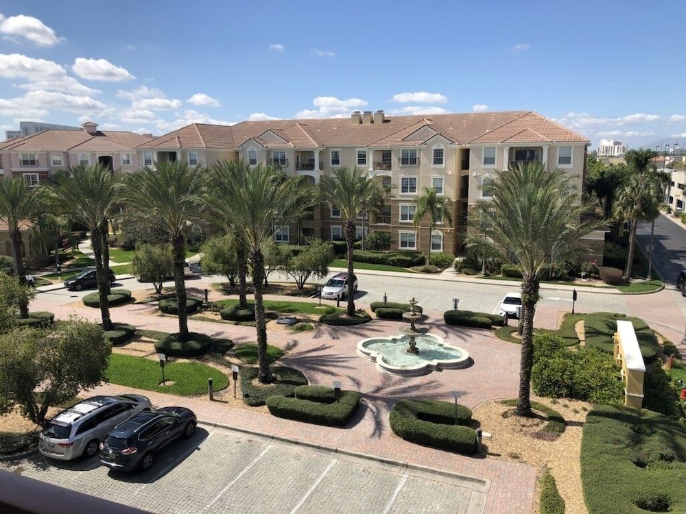 Fountain View. New! 3 Bedroom Condo by RedAwning