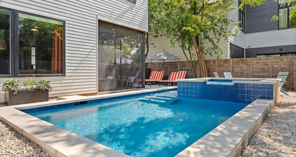 Spacious 5BR Austin Home With Backyard Fire Pit