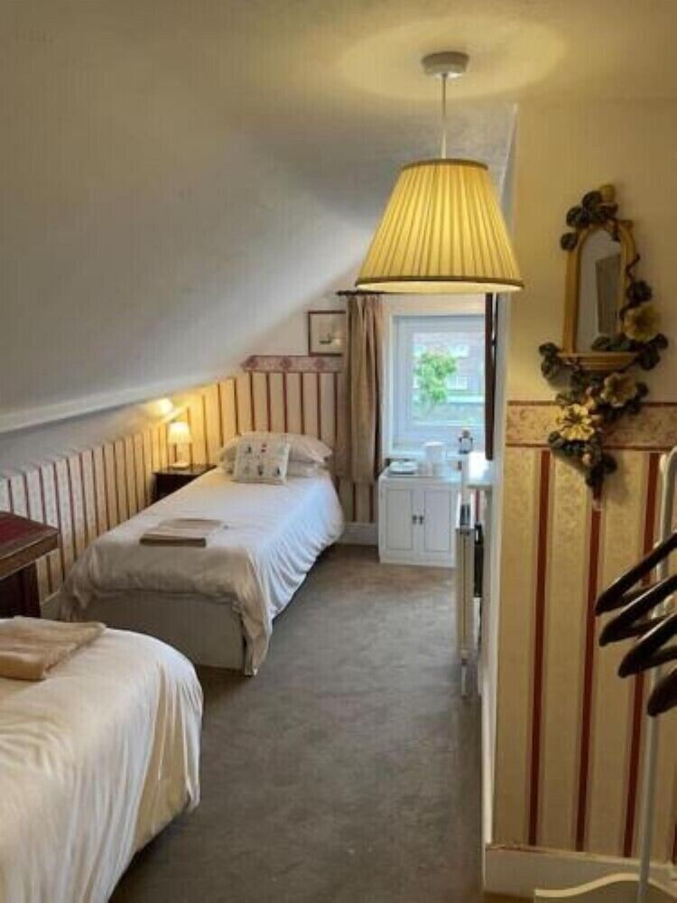Regis Lodge Guesthouse