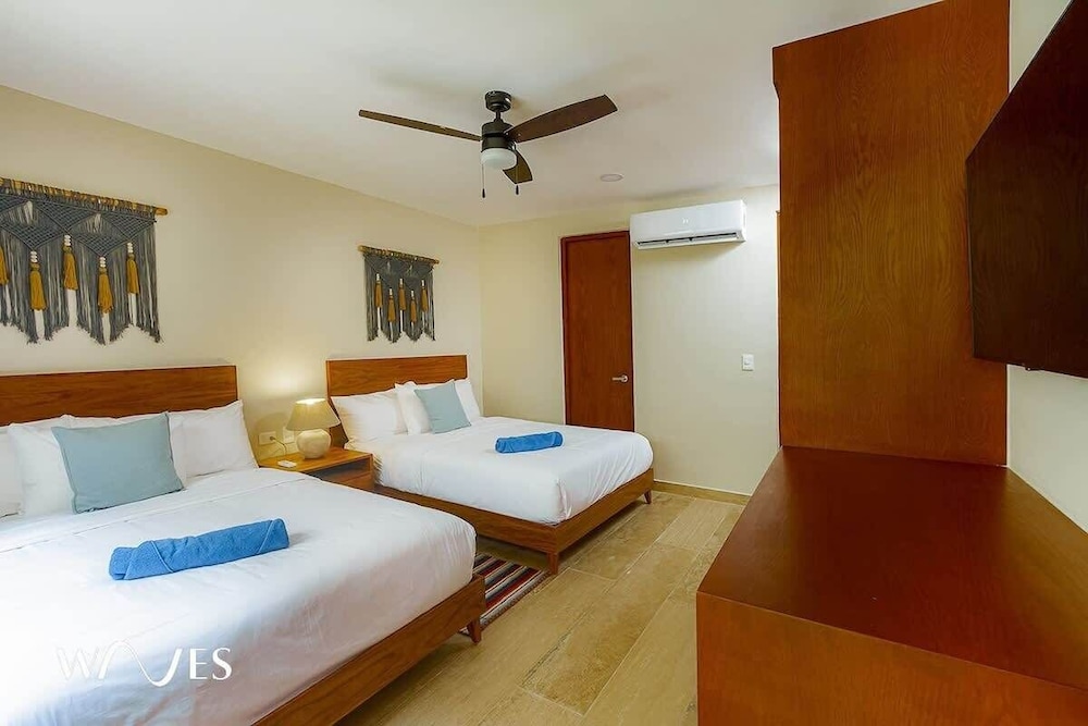 2 Br. Roof W/infinity Pool + Jacuzzi Spacious