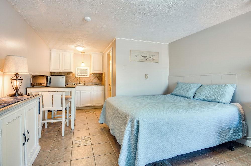 'beachfront 14' Condo on Old Orchard Beach