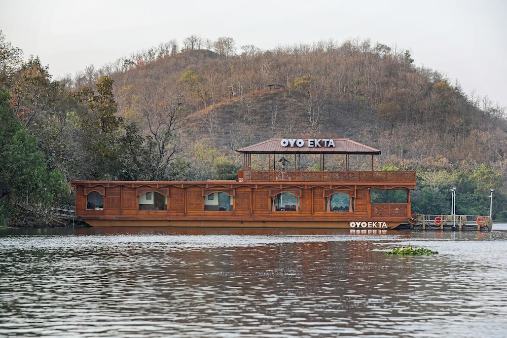 Ekta Houseboat Statue Of Unity Kevadia