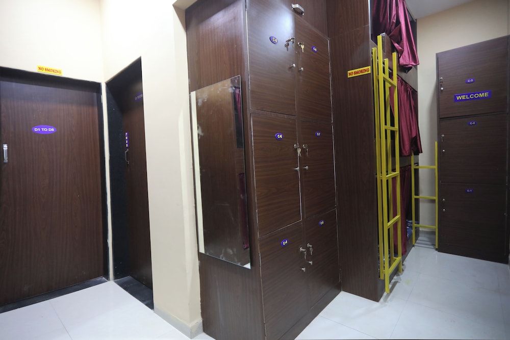 Mango Goregaon Hostel & PG