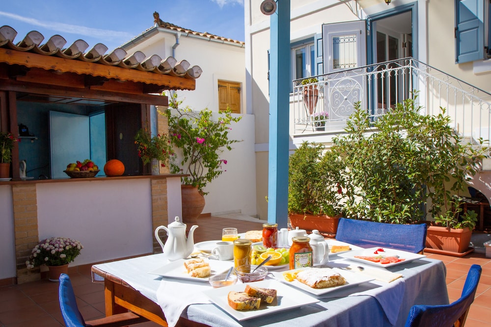 Mira Mare Hotel en Delphi — balance & terrace