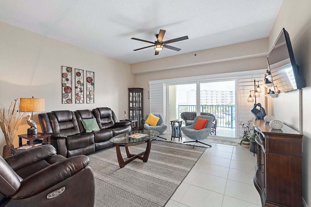 Sunny 3BR Condo Steps to Beach Pool NSB FL