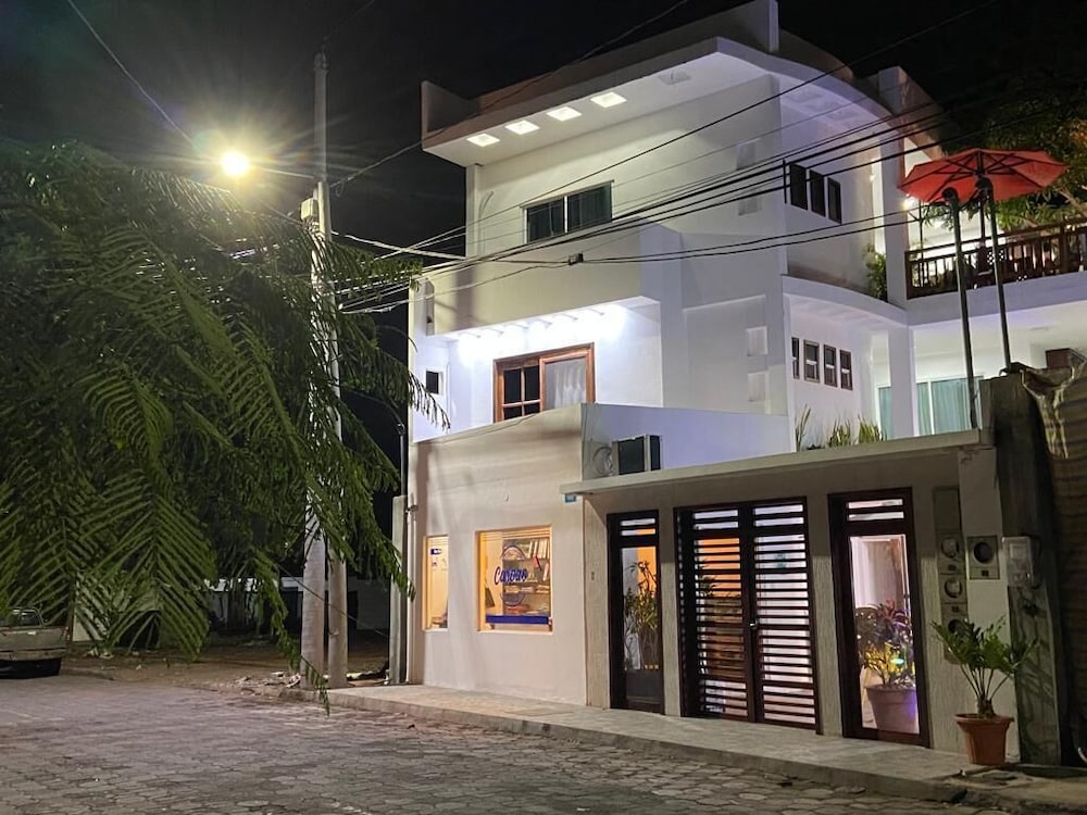 Hotel Hostal Carpao Lodging - Image 1