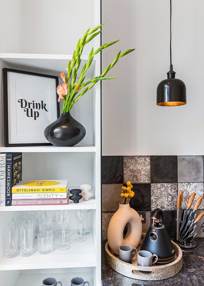 Lady on the Lane- 2 bed Primrose Hill - by Out of Office Lifestyle
