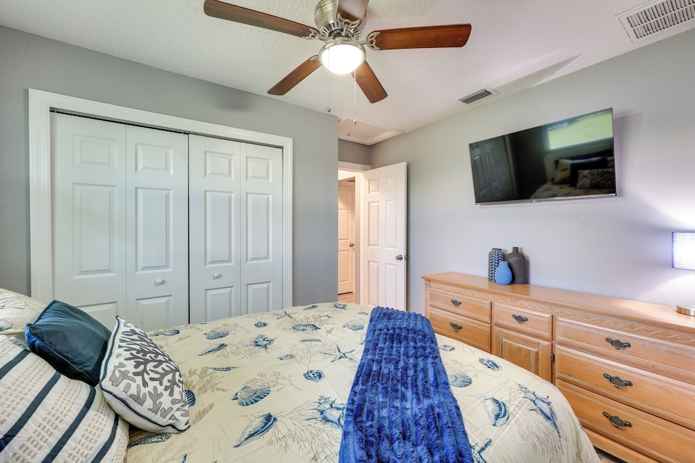 Dock + Canal View: Tranquil Escape in Punta Gorda
