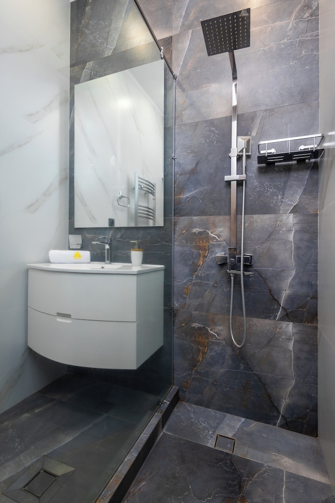 Apartment by Luxe Group TT198
