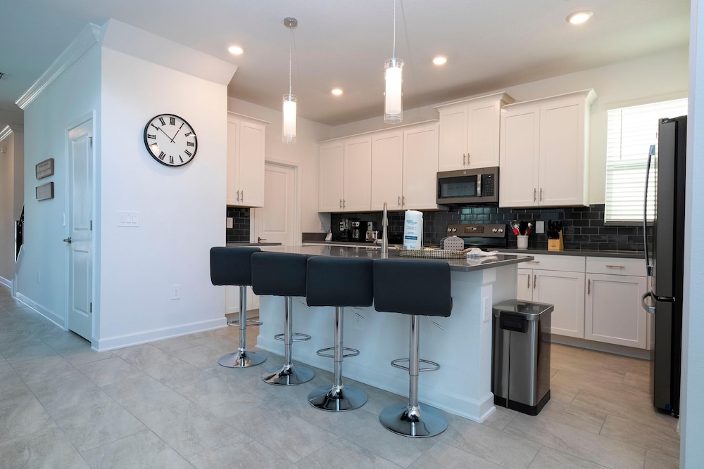 1153 KS -luxury Oasis 5BR 5BA Home Private Pool