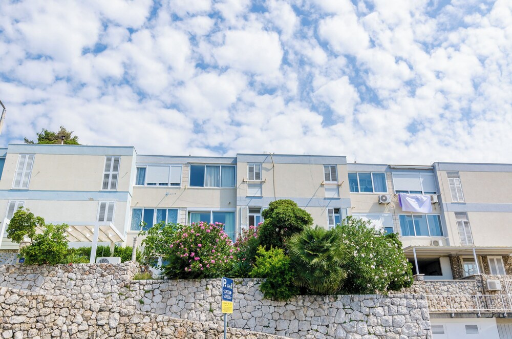 Apartment Petrana