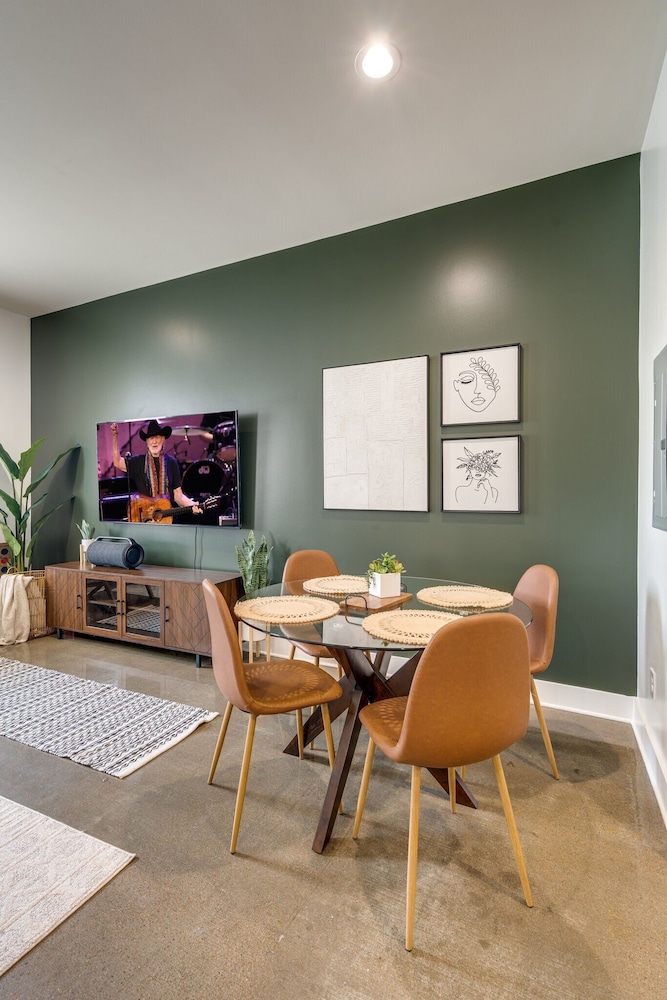 Lofts At 30th - Urban Lodge - Mins to Broadway!