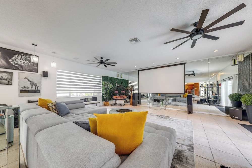 Private Oasis in West Park Near the Beach!