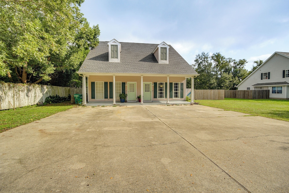 Walk to Beach, Fenced Patio: Bay St Louis Getaway! view 2