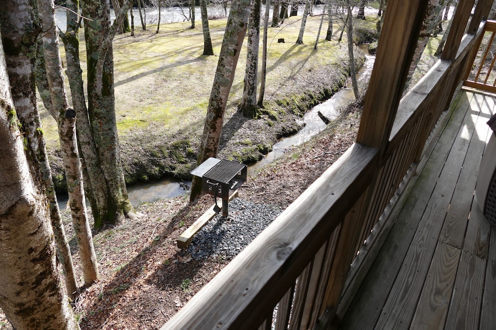 Linville River Log Cabins