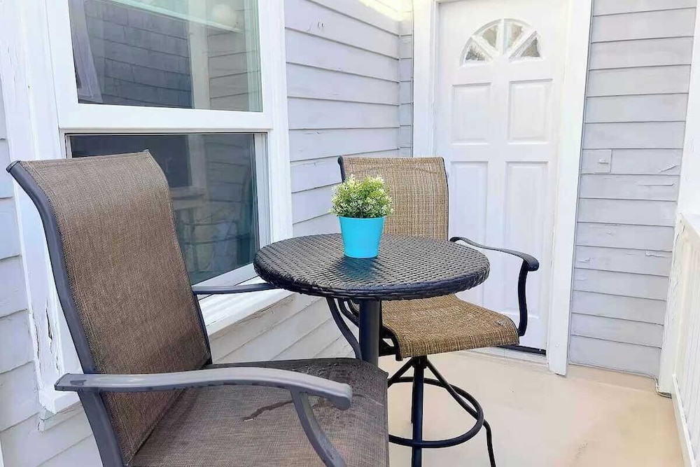Sleeps 18 Dock, Walk to Beach, Balboa Fun Zone & Dining Edgewater Place