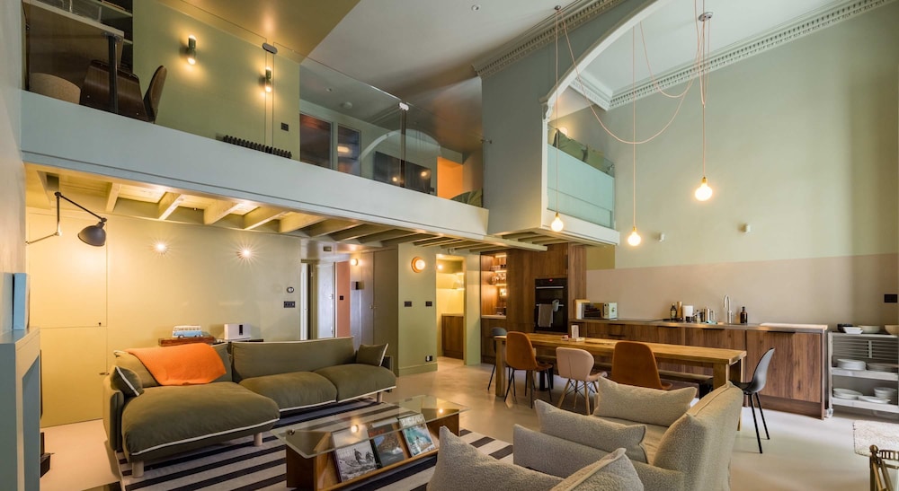 Beautiful Paddington Loft-style Apartment