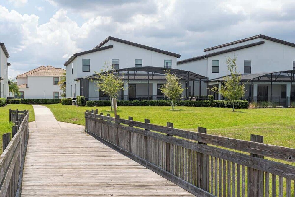 Luxury Decor 6BR at Storey Lake Sleeps 16