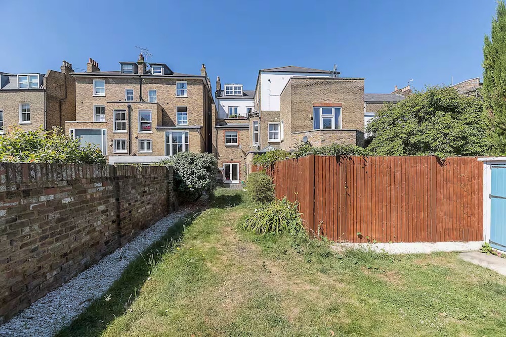 JOIVY Charming 1-Bedroom Flat with Patio