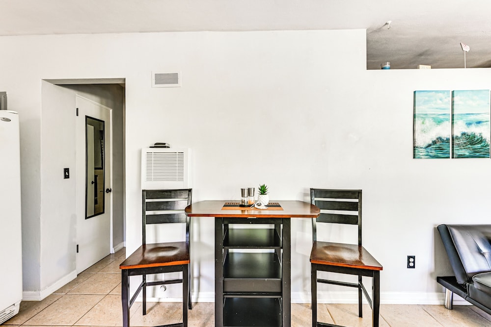 Outdoor Entertainment Area: Clearwater Condo!