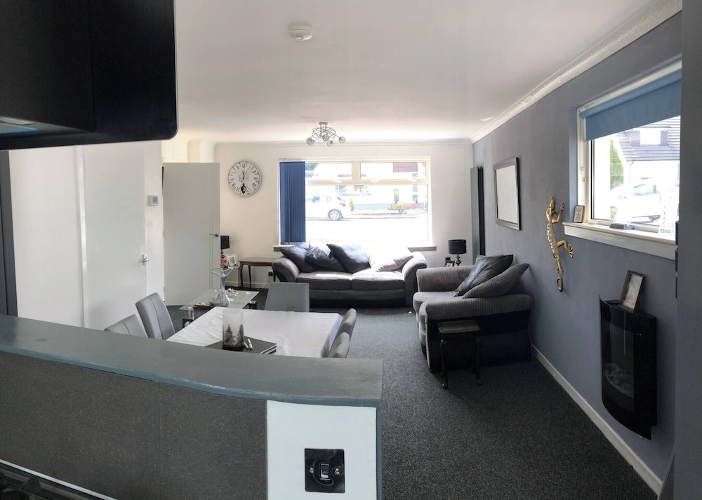 Limegrove Comfortable Three Bedroom House