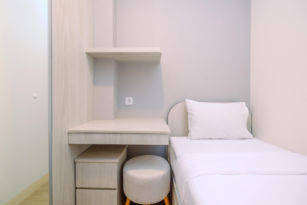 Minimalist and Warm 2BR at 29th Floor Podomoro Golf View Apartment