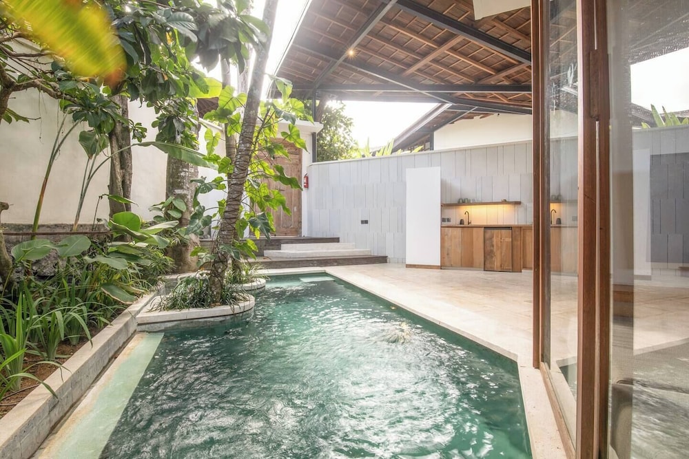 Stylish 1BR Villa With Pool, 800m to Canggu Beach