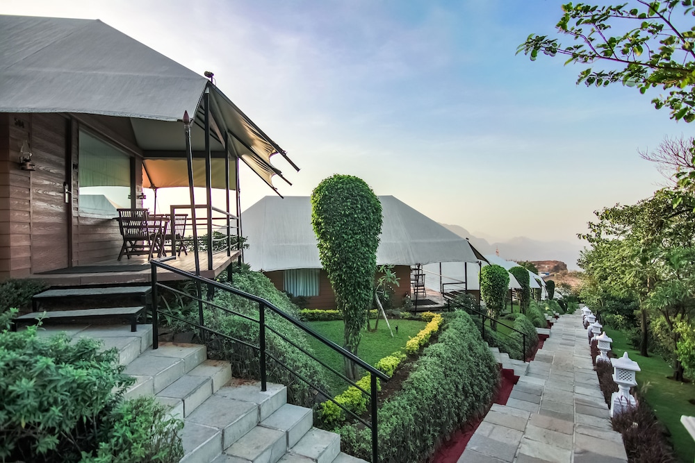 Della Resorts