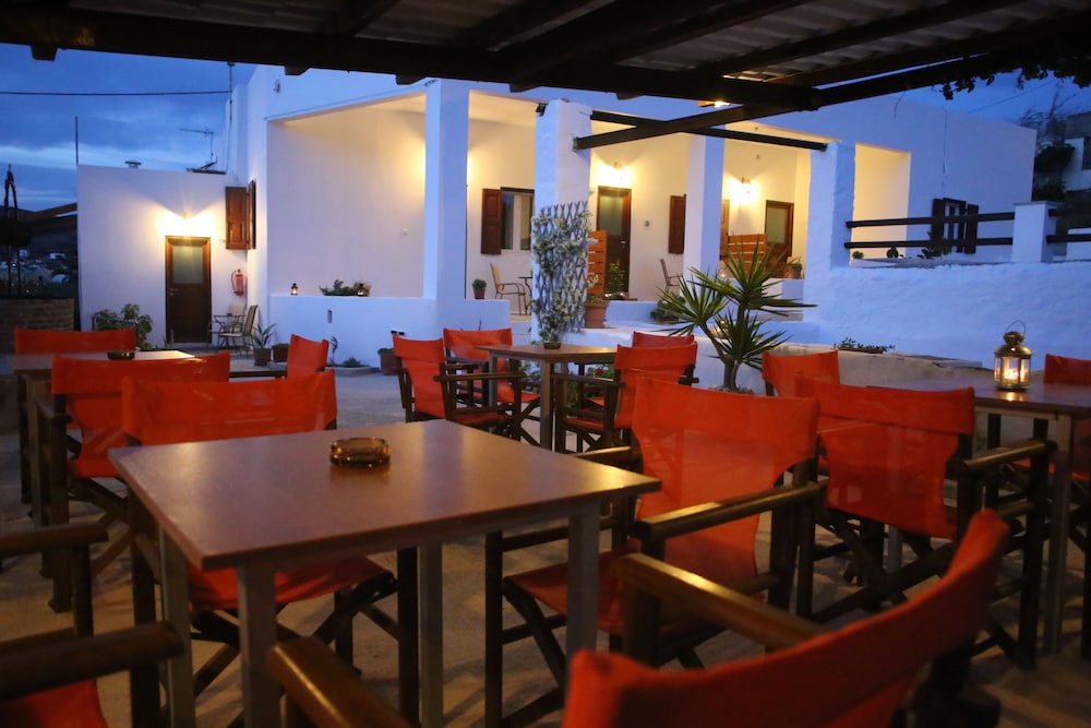 Oasis Rooms & Studios