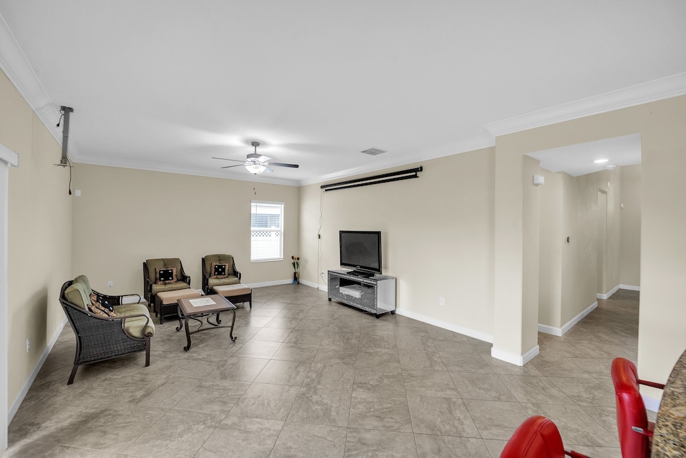 Modern Riverview Oasis Near Tampa Bay 5 Bedroom Home view 5