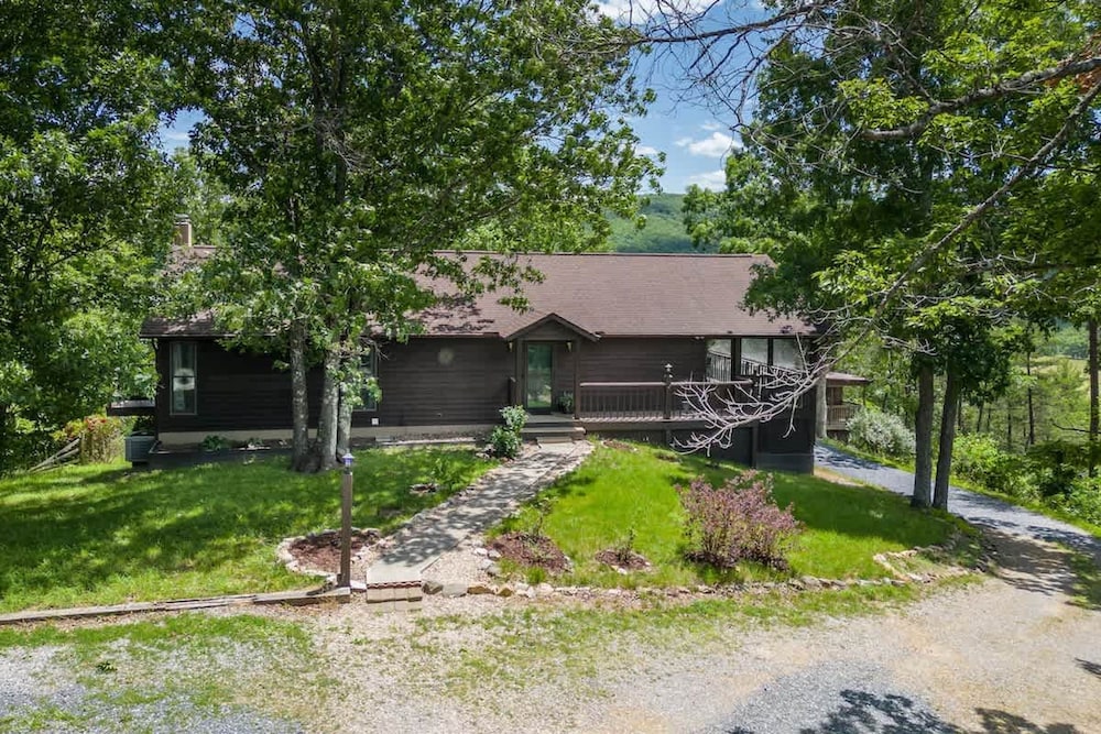 Shenandoah Retreat - Family Home