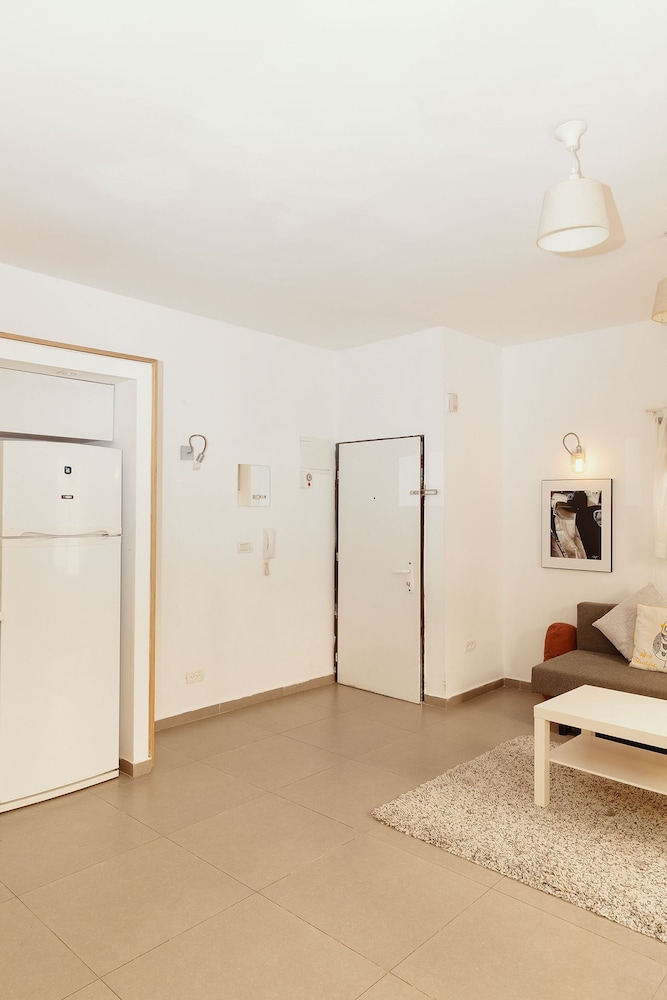 2Rooms Perfect Location 1Min to Beach