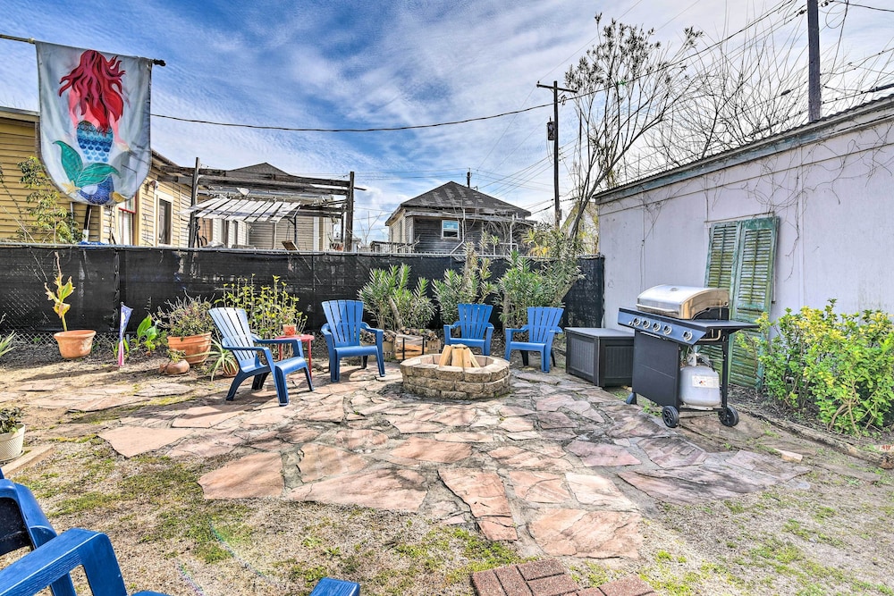 Historic Galveston Hideaway, Walk to the Beach!