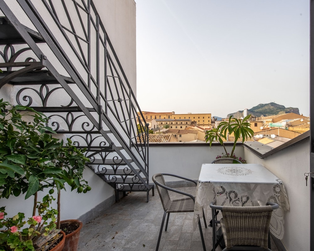Alloro House With Terrace