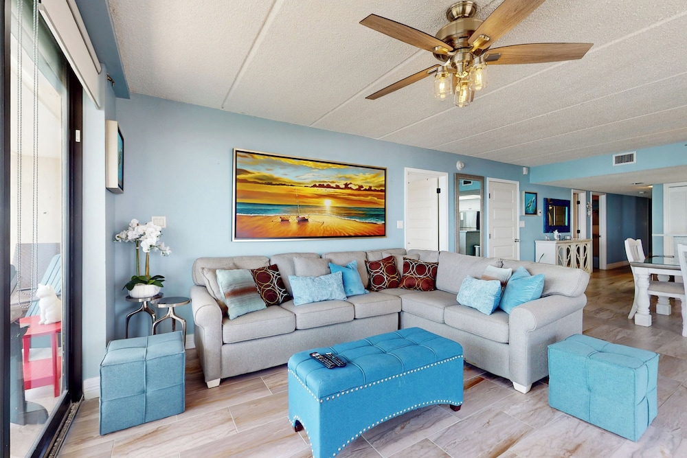 Beautifully Furnished Condo w/ Breathtaking Views