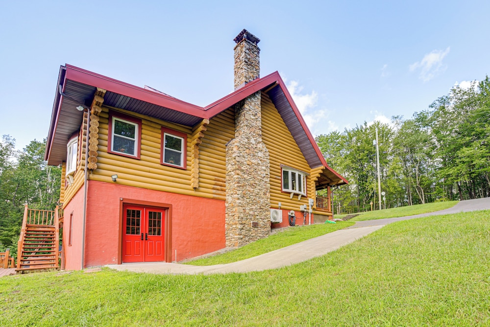 Hot Tub & Game Room: Deep Creek Winter Getaway