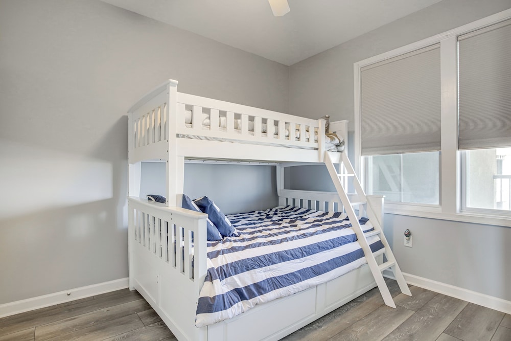Ocean City Condo w/ Pool & Private Beach Access