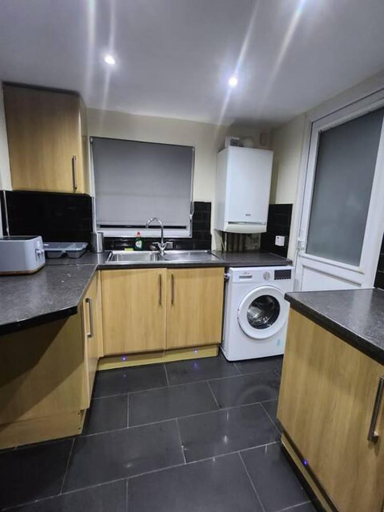 Remarkable 3-bed House in Tilbury view 5