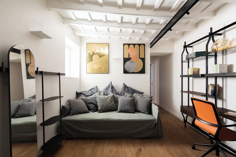 Via Giulia Apartments